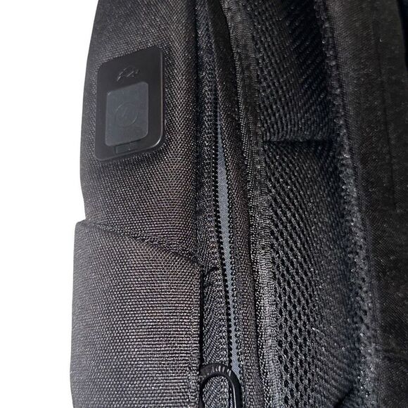 "NEW" School /Work Laptop Backpack w/USB Port by Winking in black Unisex OS - Picture 3 of 4